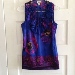 ♥HOST PICK 8/27♥Pretty tank top - lots of details