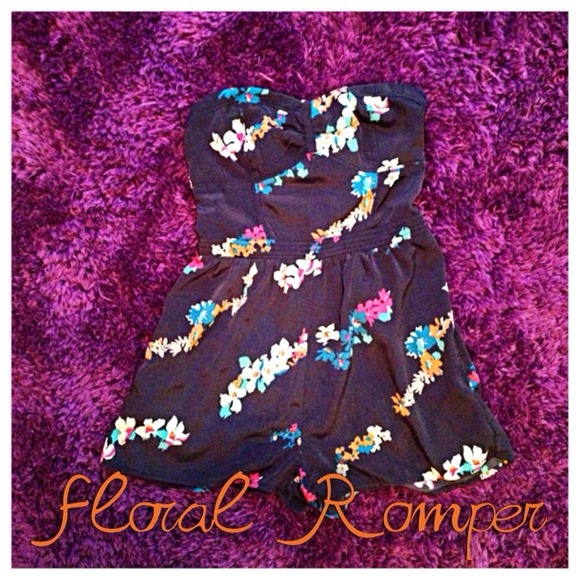 American Eagle Floral Romper