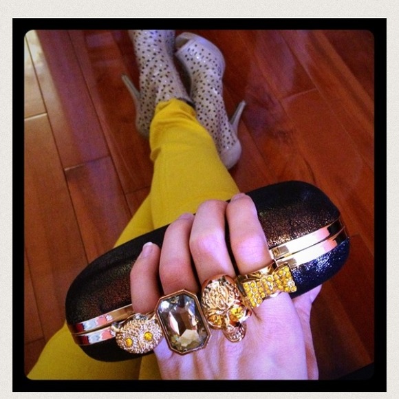 Bronze finger clutch - skull