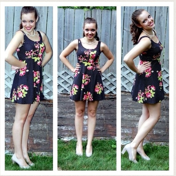 πSOLD IN BUNDLE!π Black & White Polka Dot / Red - Picture 3 of 3