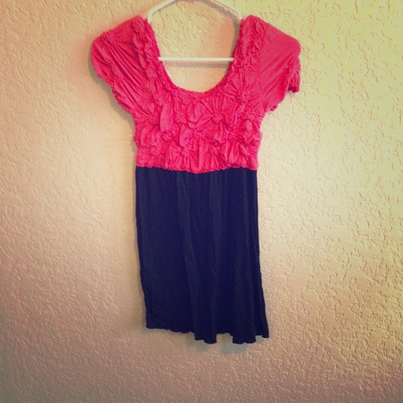 Coral/black shirt