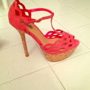 Adorable peach heels never worn!