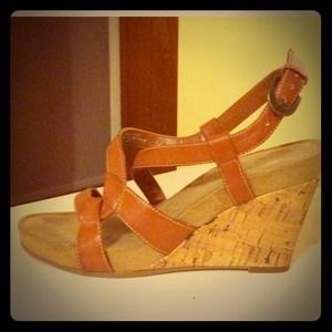 cute camel color wedges!!