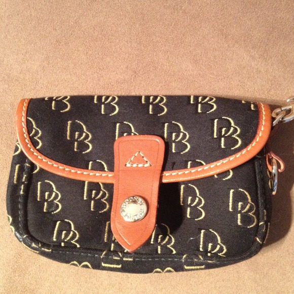 NWOT Dooney & Bourke wristlet - Picture 2 of 4