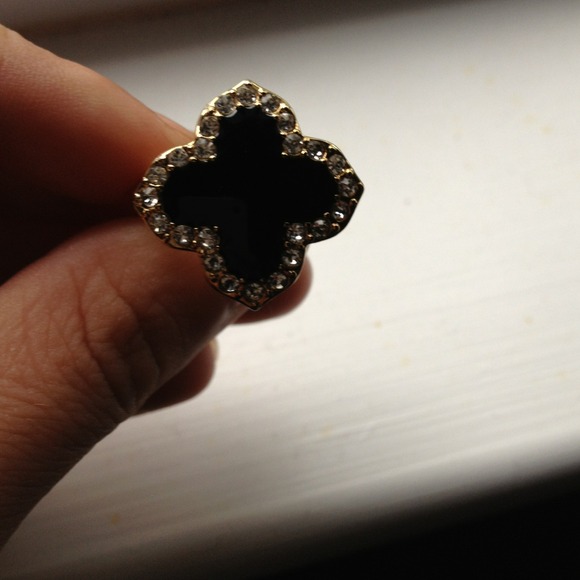 Gorgeous ring ! - Picture 2 of 3