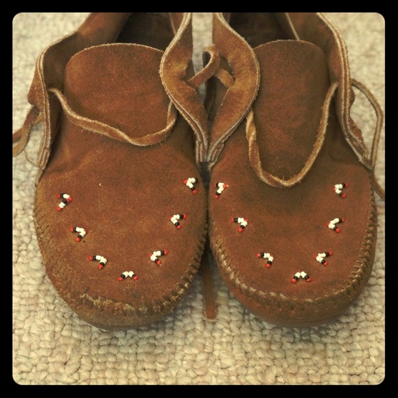 Minnetonka moccasin booties with beads