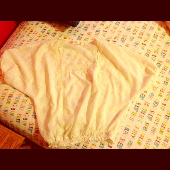 Cute white-creme xs top!!! Fits xs-s!