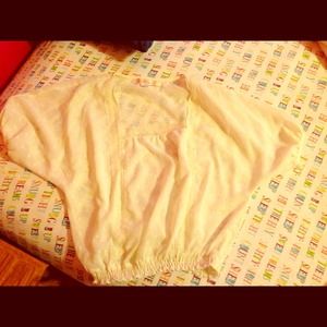 Cute white-creme xs top!!! Fits xs-s!