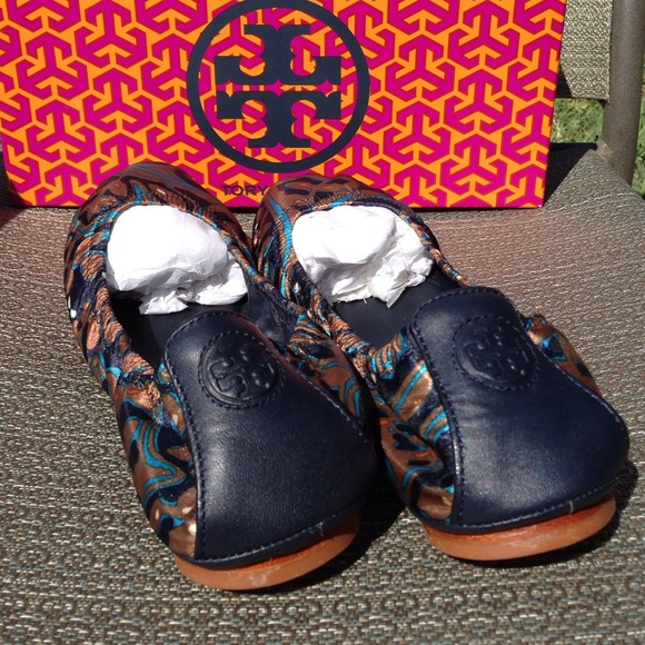 ✋Sold✋Authentic tory burch Eddie flats - Picture 2 of 4