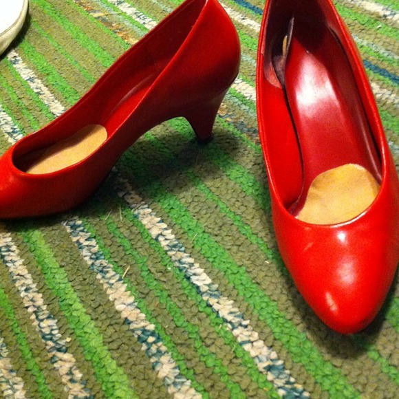 Vintage red pumps!