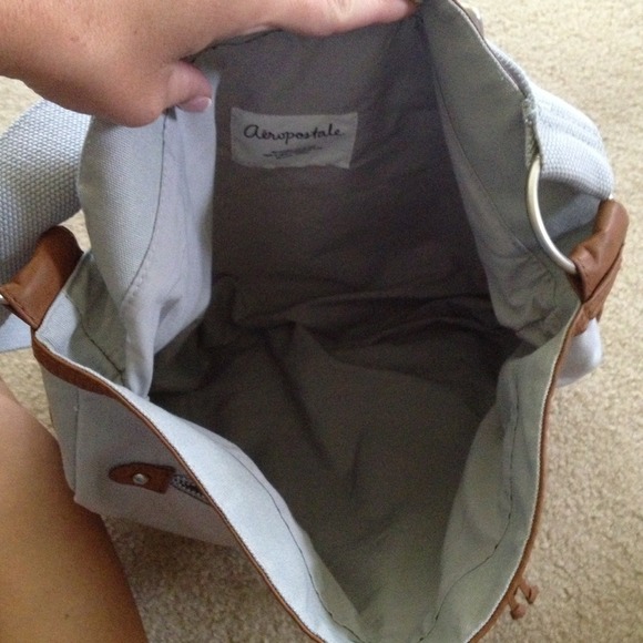 Aeropostale grey bag medium to large crossbody - Picture 3 of 4