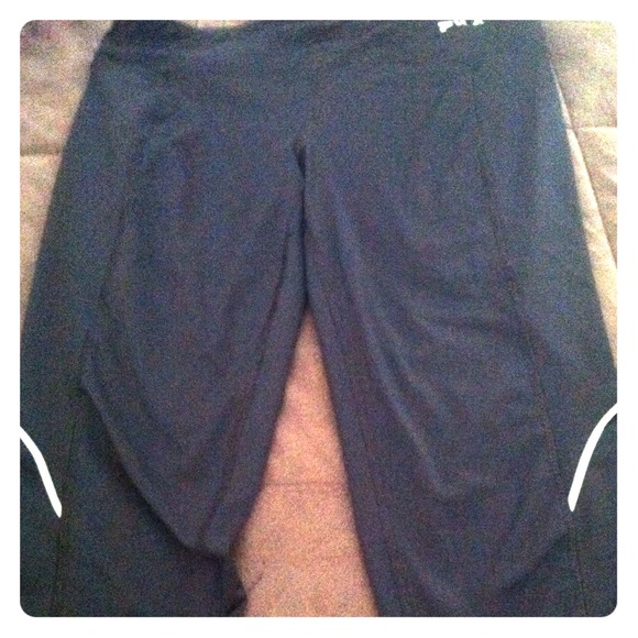 💢SOLD💢Fila Workout Crops