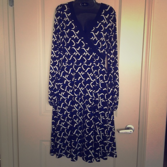 95%polyester pretty pretty Dress Size 4.