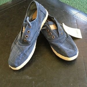 Brand new TOMS Cordones shoes!