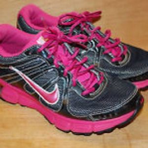 🔴RESERVED🔴Nike women's Reax Rocket!