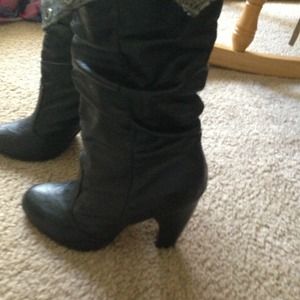 Black boots can flip down