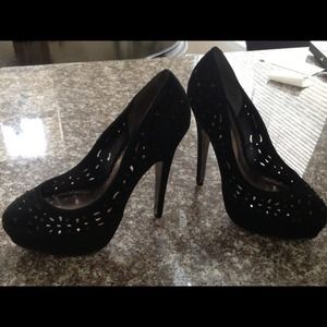 Suede black bebe pump