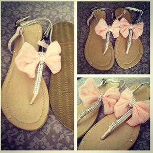 HOLD @amouralexis_ Cute Bow Sandals