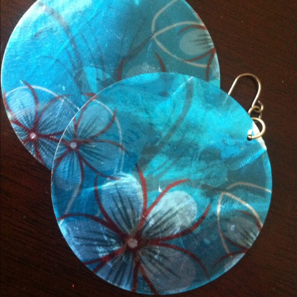 Shell earrings - Picture 2 of 2