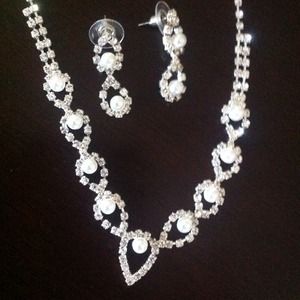 Necklace/Earrings set