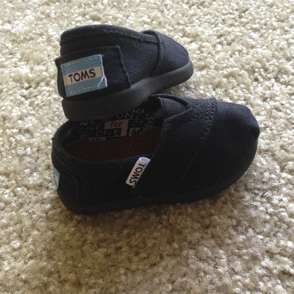 Tiny Toms size T3 NWOT