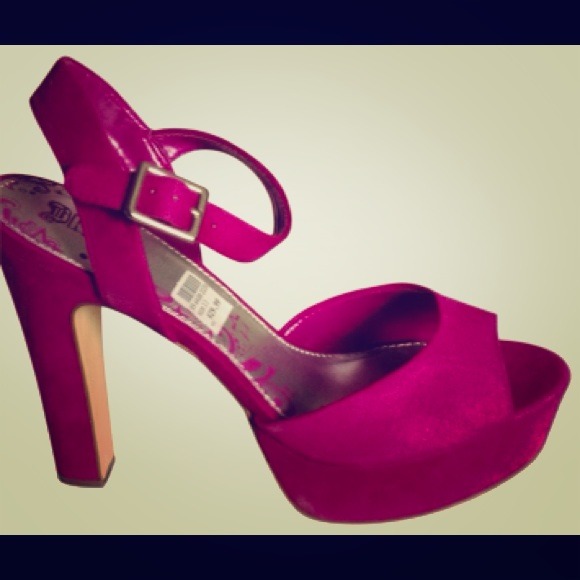 Brash FUCHIA Heels! 50% OFF!