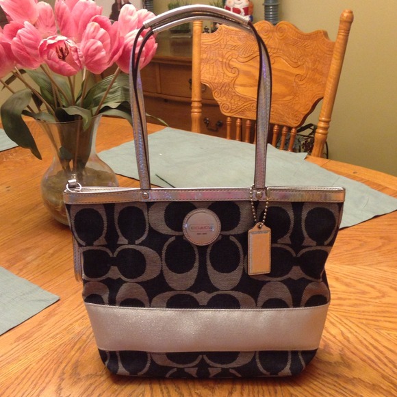 Coach Signature Stripe purse 🎀