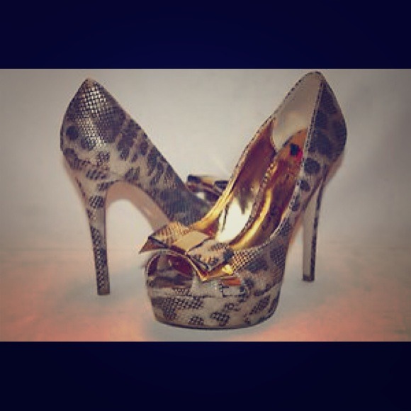 Penny loves Kenny Leopard Bow Heel! 50% OFF!