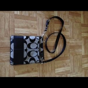 ⭐SOLD⭐Coach cross body purse.