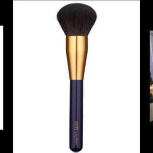 Estée Lauder brush 3