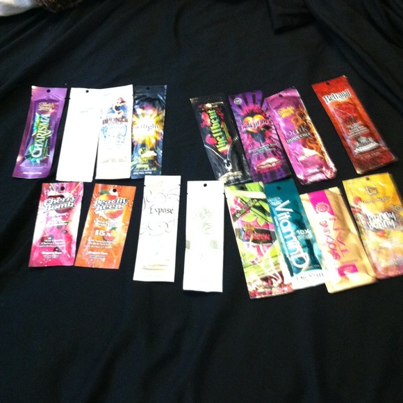 💥💥GONE💥💥16 tanning packets