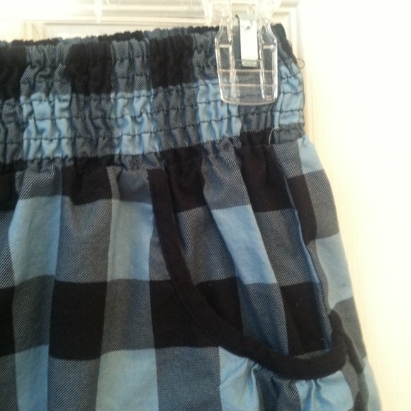 Black and blue checkered skirt with pockets!! - Picture 3 of 3