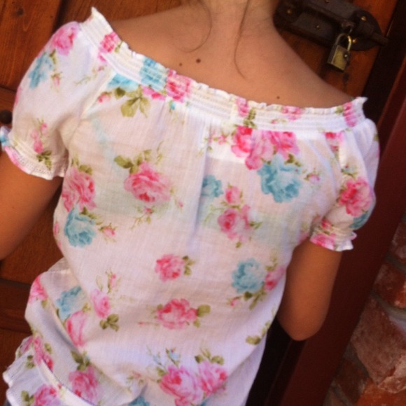 😊GONE😊Abercrombie & Fitch Peasant Lace Top - Picture 2 of 2