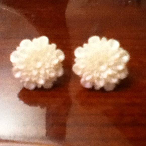 White flower earrings