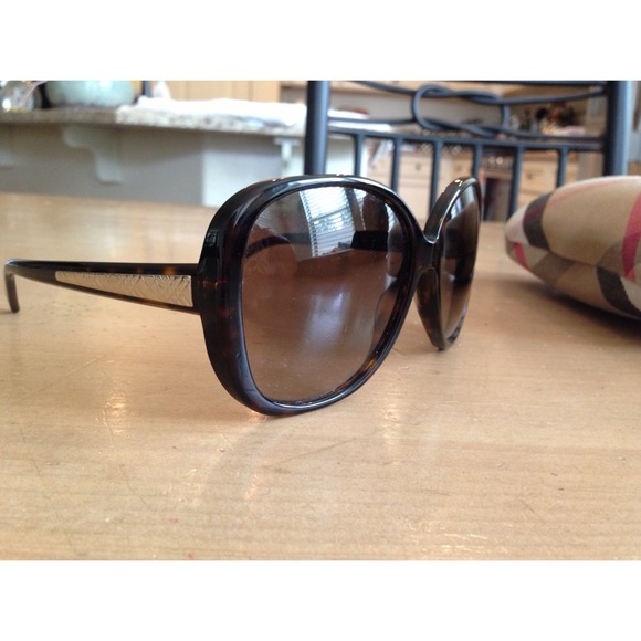 **On hold**Burberry Sunglasses main image 2