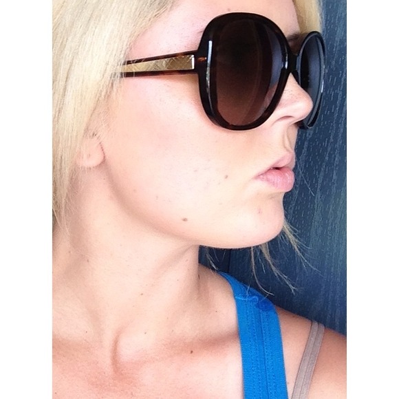 **On hold**Burberry Sunglasses main image 4