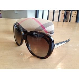 **On hold**Burberry Sunglasses