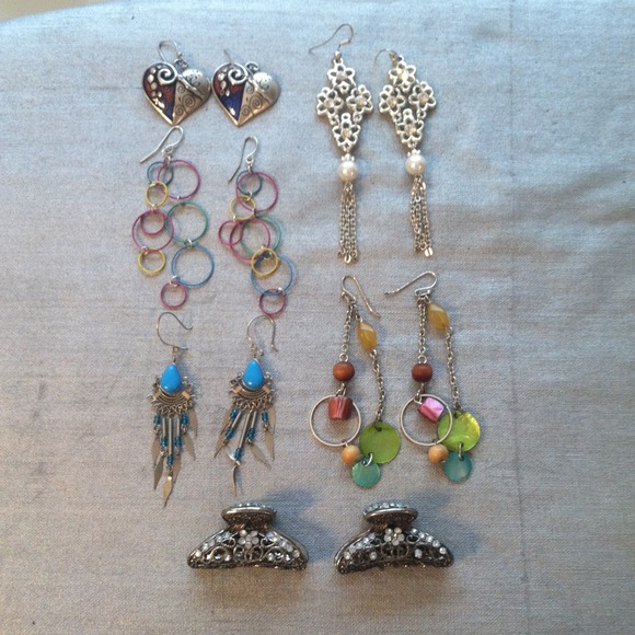 5 pairs of earrings and pair of pretty hair clips - Picture 1 of 4