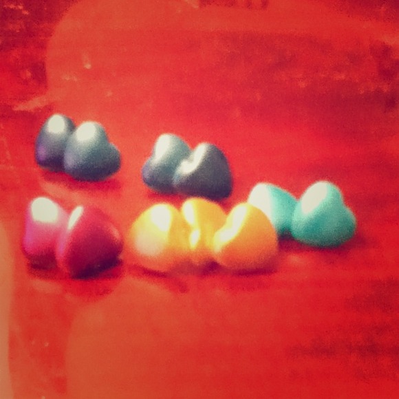 4 different color heart earrings  💜💙💚
