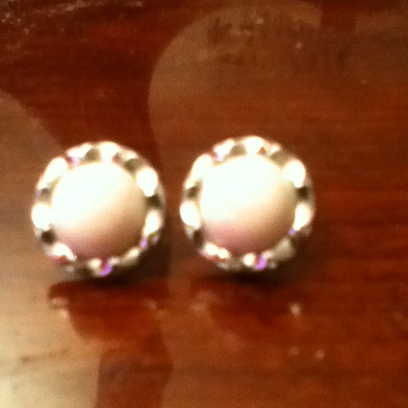 🎀Classy white faded to pink earrings 🎀
