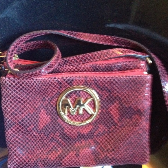 Michael Kors (authentic) cross body.💖RESERVED💖