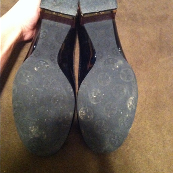 Black patent leather tory burch shoes/ heels - Picture 5 of 9