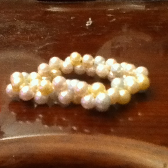 Cute pearl bracelet