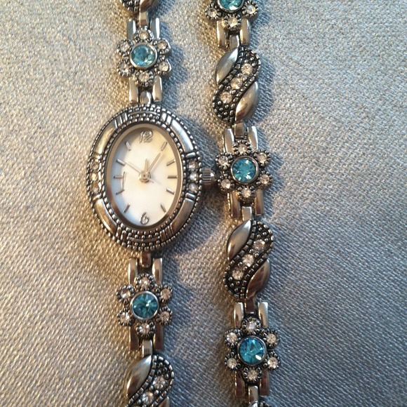 Watch and bracelet set - Picture 2 of 3