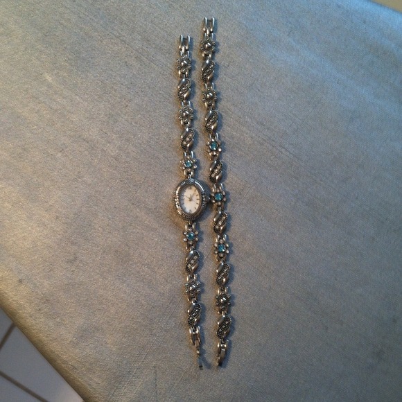 Watch and bracelet set - Picture 3 of 3