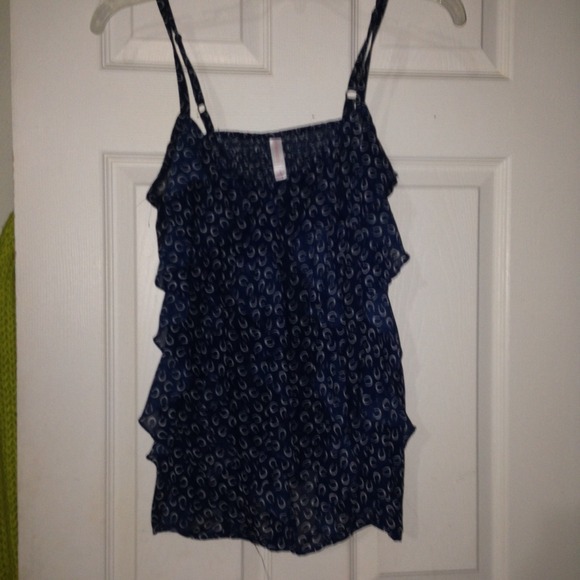 Ruffled Horse Shoe top.