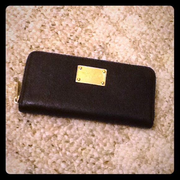 Michael Kors wallet/ black / great condition