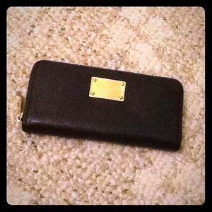 Michael Kors wallet/ black / great condition