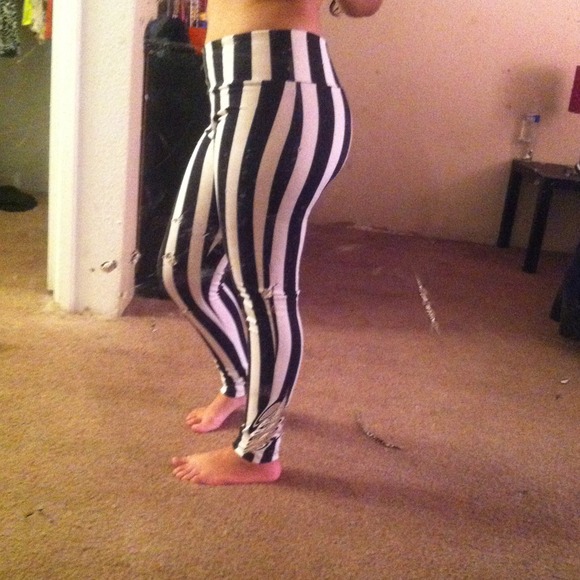 SOLD!!!LEGGINS!! - Picture 2 of 3