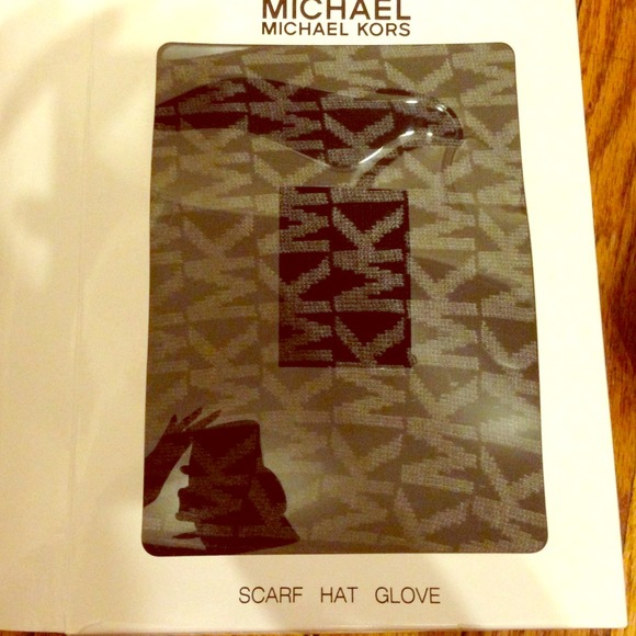 Michael Kors Scarf Hat Glove Set